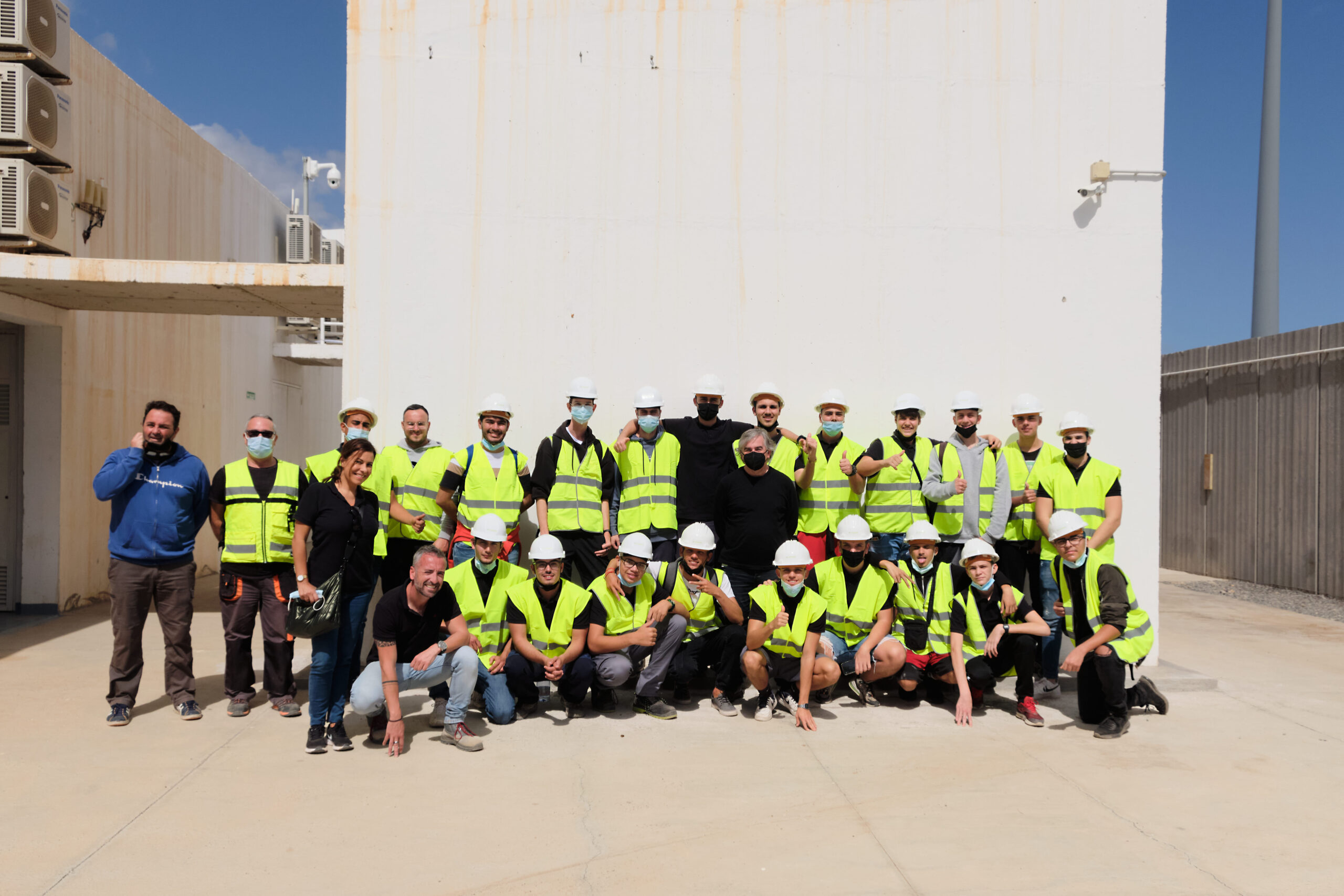 Alumnos del IES Santa Lucía de Gran Canaria visitan las plantas fotovoltaicas de Ecoener